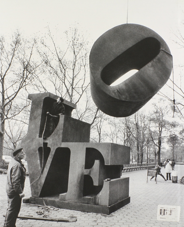 The O of the 'Love' sculpture by Robert Indiana